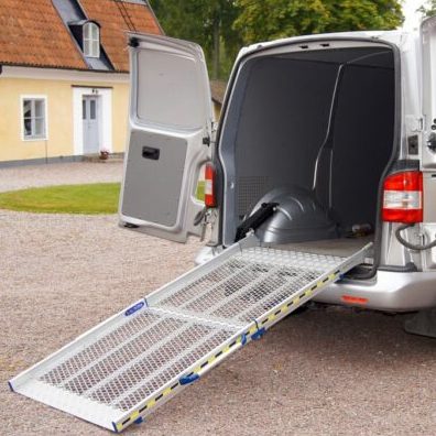 Bilinredning lastramp